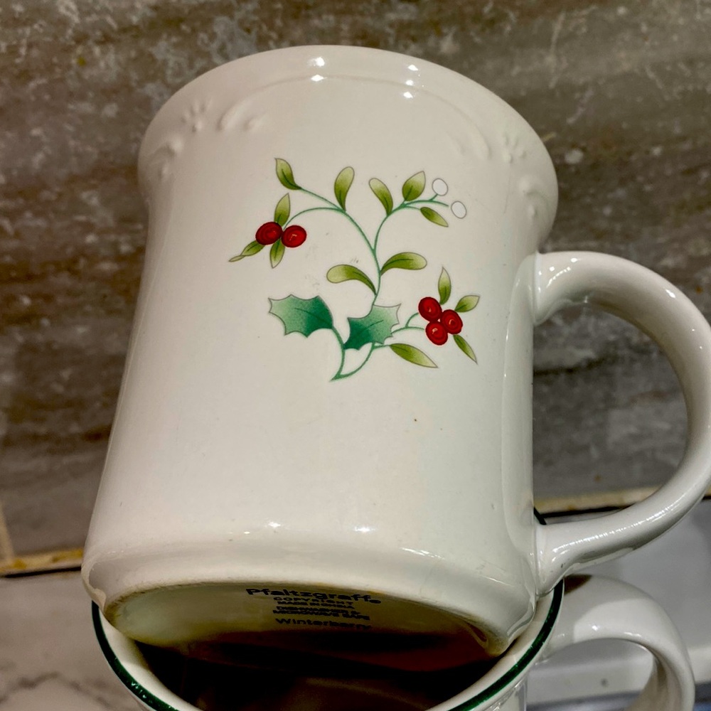 Christmas Winter Berry Tea/Coffee Mugs  
Set of 4